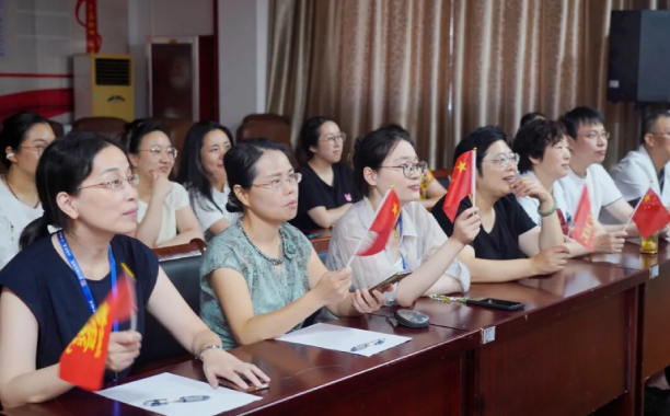 绍兴城东医院组织观看九三阅兵仪式，以国之名致敬伟大胜利！